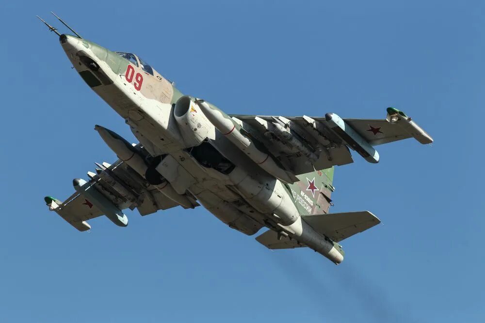 Су 24 грач. Су 24 грач. Су-25 штурмовик грач 25. Грач самолет су 25. Фронтовой бомбардировщик су-25.