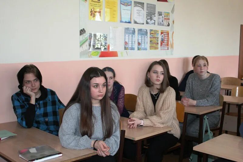 Сайт 21 озерск. Школа 21 озёрск луначарского. Директор 21 школы озерск. Школа 21 озерск ул горная. Класс в школе.