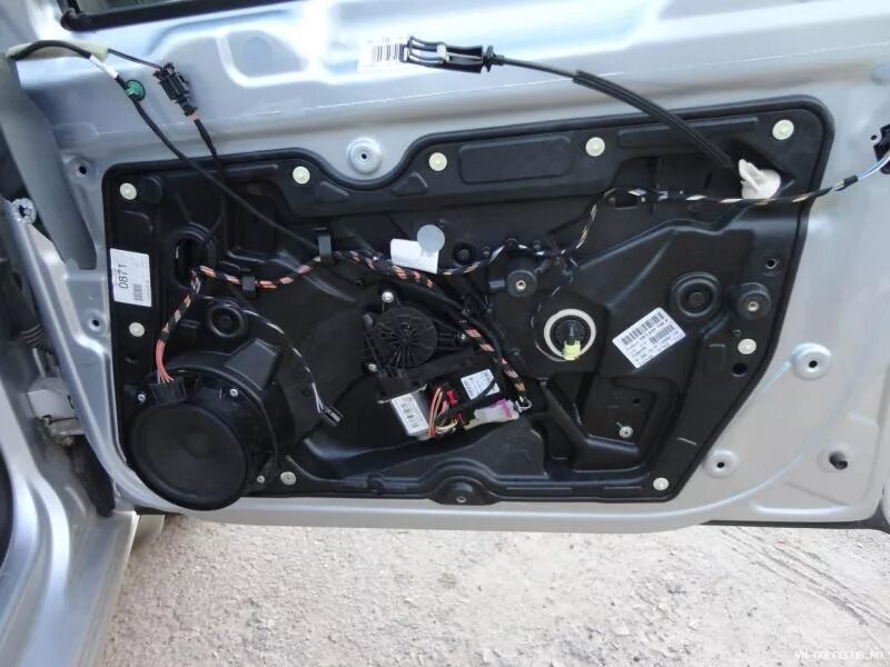 Volkswagen golf 2011 снятие обшивки двери. Фольксваген гольф 6 панель двери. Обшивка двери гольф 6. Динамики дверь гольф 7. Golf 5 3 door задние динамики.