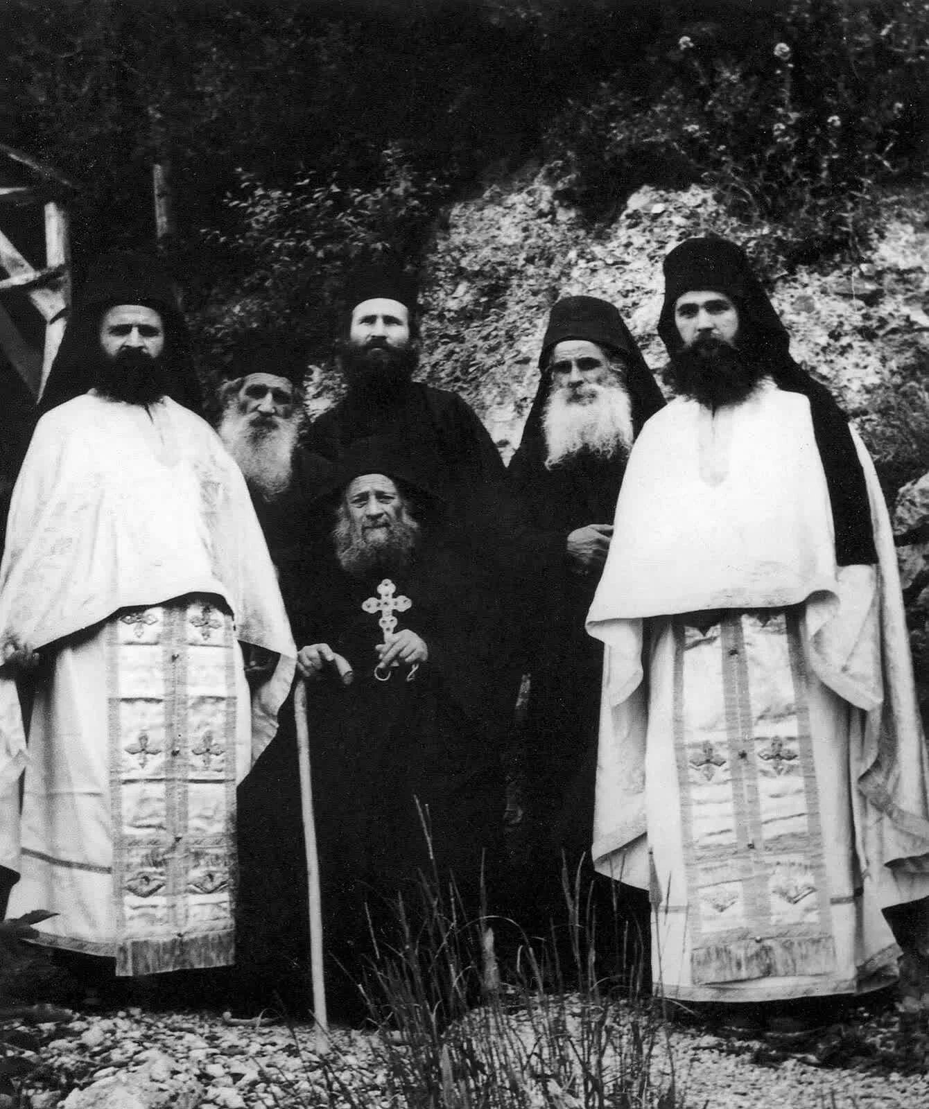 Иосиф афонский. Иосифа исихаста афонского. старец иосиф исихаст. отец иосиф исихаст. афон старец исихаст.