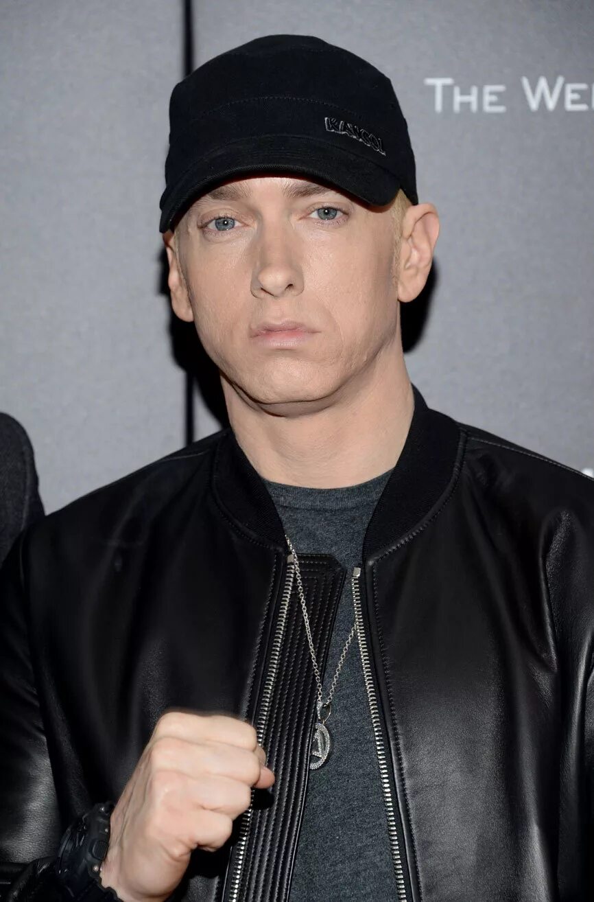 Эминем сейчас 2025 сколько лет. Эминем. эминем 2025. эминем 2000. eminem сейчас 2025.
