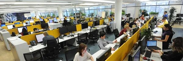 Офис тинькофф банка. Офис тинькофф в москве. Андрей кирейко тинькофф. Офис тинькофф в москве. Тинькофф центр разработки.