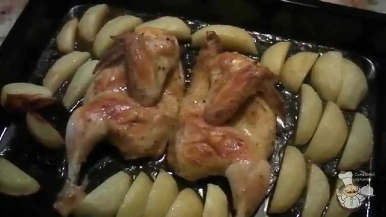 Картошка в виде курицы. Курица с картошкой в духовке. курица в духовке на протвине. картофель с курицей в духовке на протвине. картошка с курицей на противне.