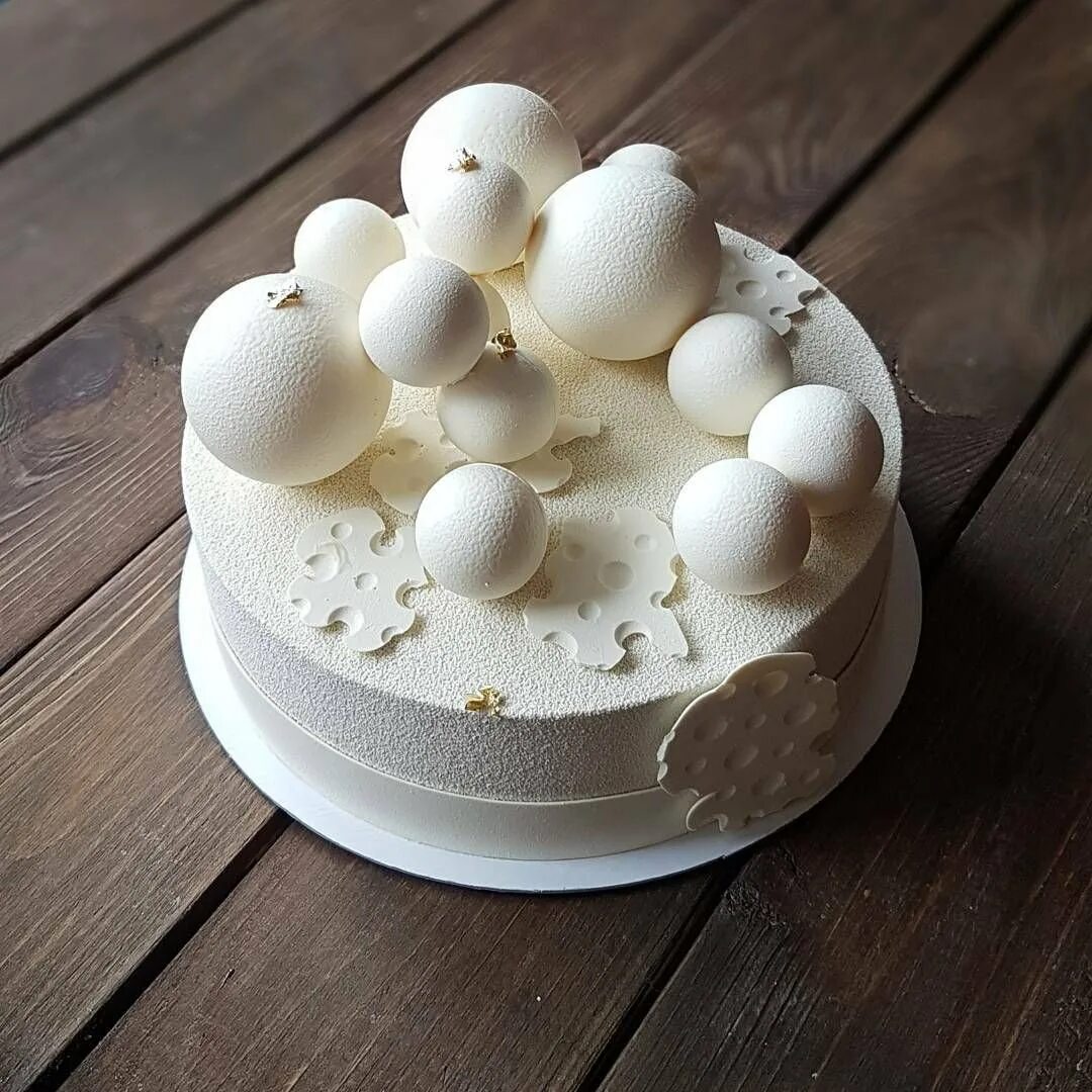 пирожные кейк попсы. как сделать шары из глазури. муссовый торт с шарами. зеркальная глазурь гляссаж. муссовое пирожное вишня с зеркальной глазурью.