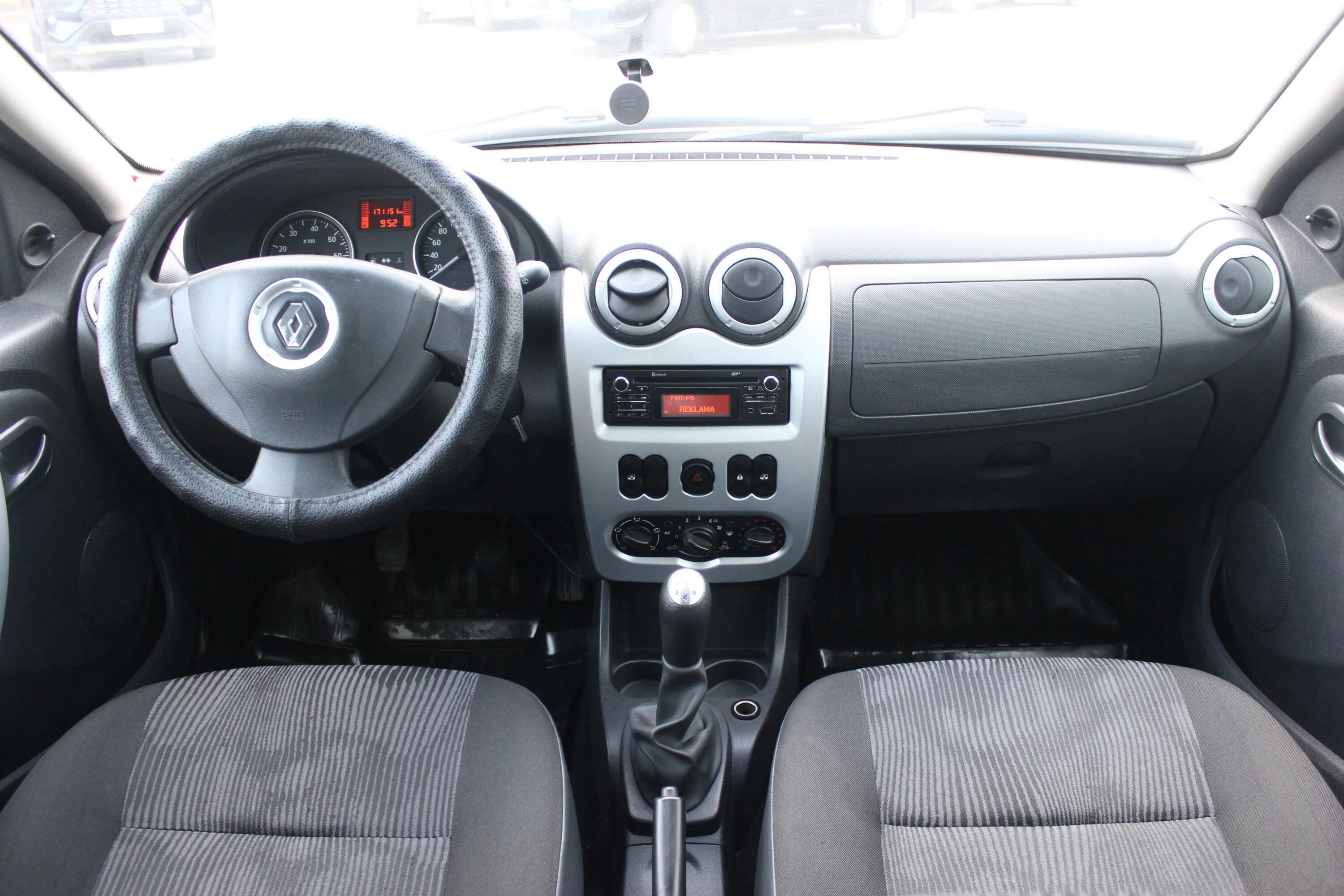 Сандеро 1. Сандеро степвей салон 2013. 4. 4 с кондиционером. Renault sandero 1 поколение.