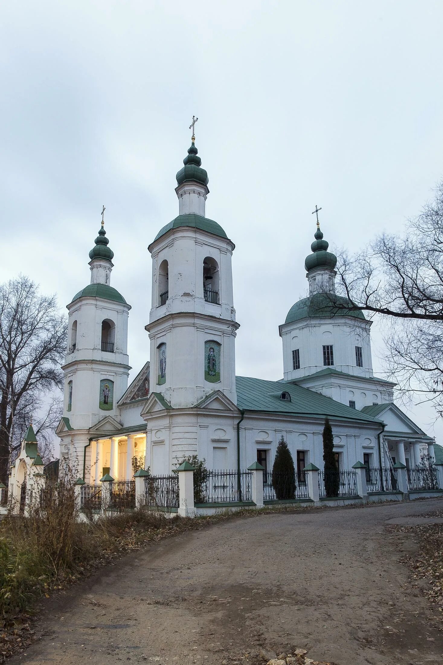 Храм Воскресения Христова (молоди). Храм в молоди Чеховский район. Воскресенская Церковь в селе молоди. Чехов село молоди. Погода в молодях