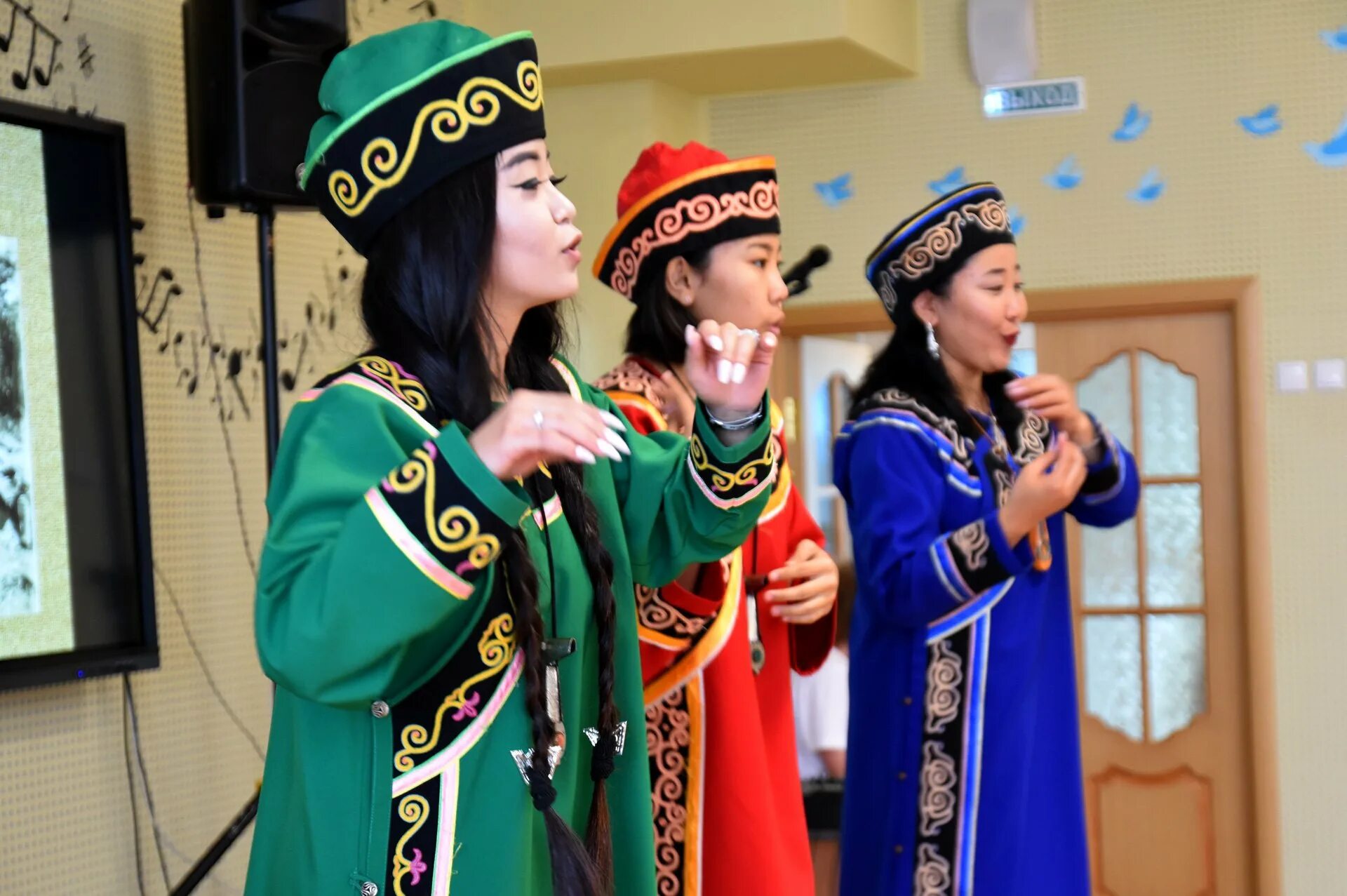 Нивхи где. Коренные народы сахалина. нивхи сахалина ноглики.