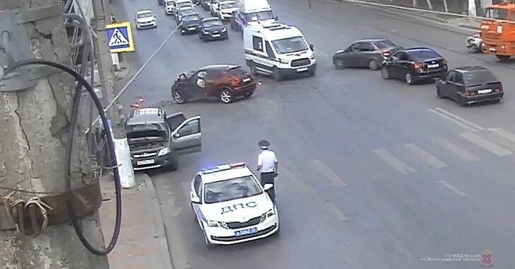 Волгоград происшествия 102. Дтп ворошиловский район волгоград 2017г. авария волгоград 06.10.2025. дтп на площади возрождения волгоград.