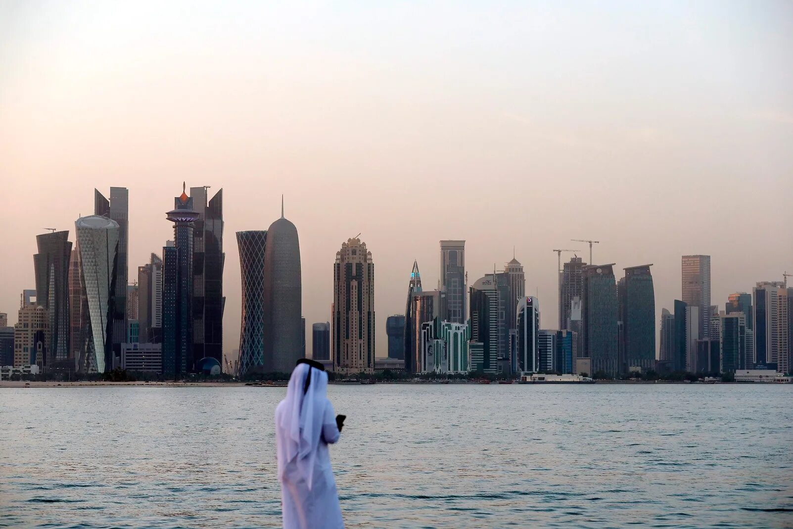 Арабские страны путешествия. Доха Катар. Катар Доха фото. Доха Корниш Катар. Доха Саудовская Аравия.