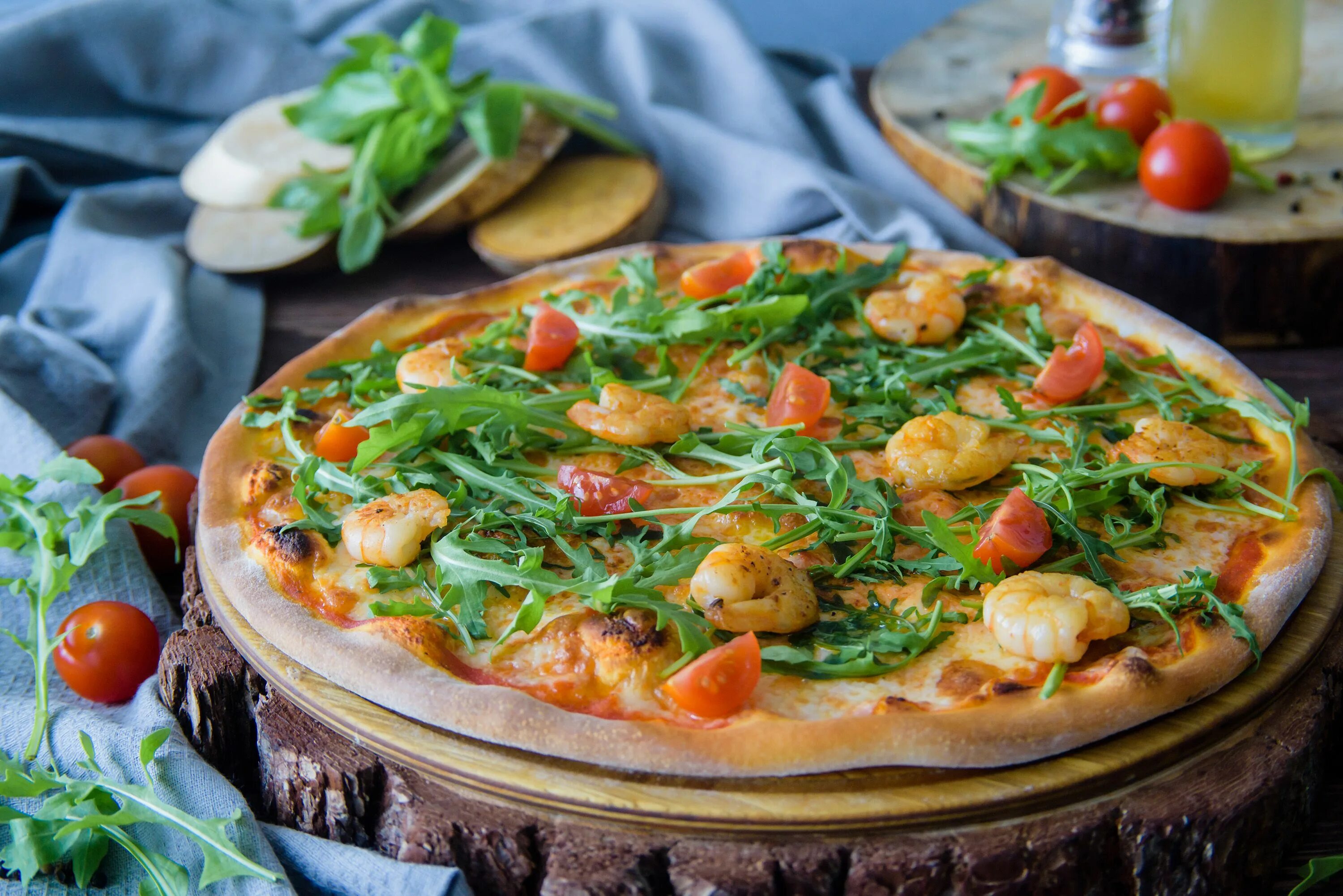 3 рецепта пиццы. Пицца с морепродуктами. Итальянская пицца с морепродуктами. Пицца с креветками. Пицца дары моря.