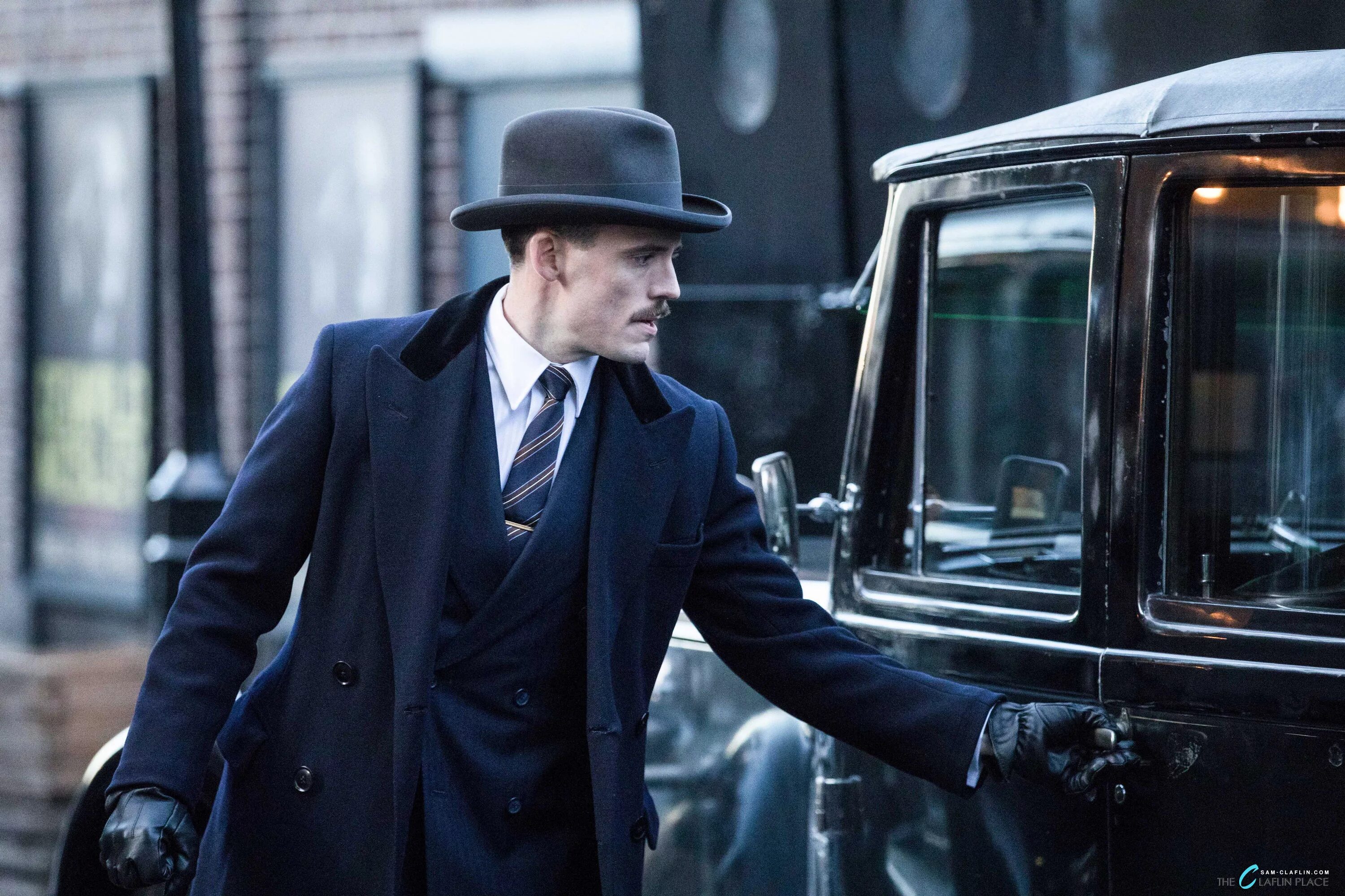 Кинопоиск острые. Освальд Мосли острые козырьки. Sam Claflin Peaky Blinders. Сэм Клафлин острые козырьки.