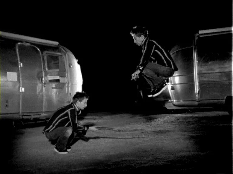 Радиохед стрит спирит. Radiohead street. Street spirit (fade out) radiohead. Radiohead street spirit клип танцоры. Street spirit (fade out) radiohead.