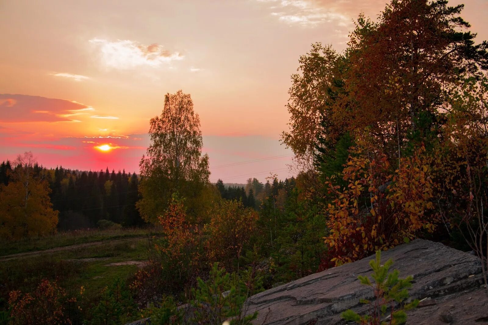 Поселке октябрьском пермского края. Октябрьские пейзажи фото красивые. Октябрьский Пермский край осень. Октябрьский пейзаж листок. Красивый Октябрьский пейзаж картинки.