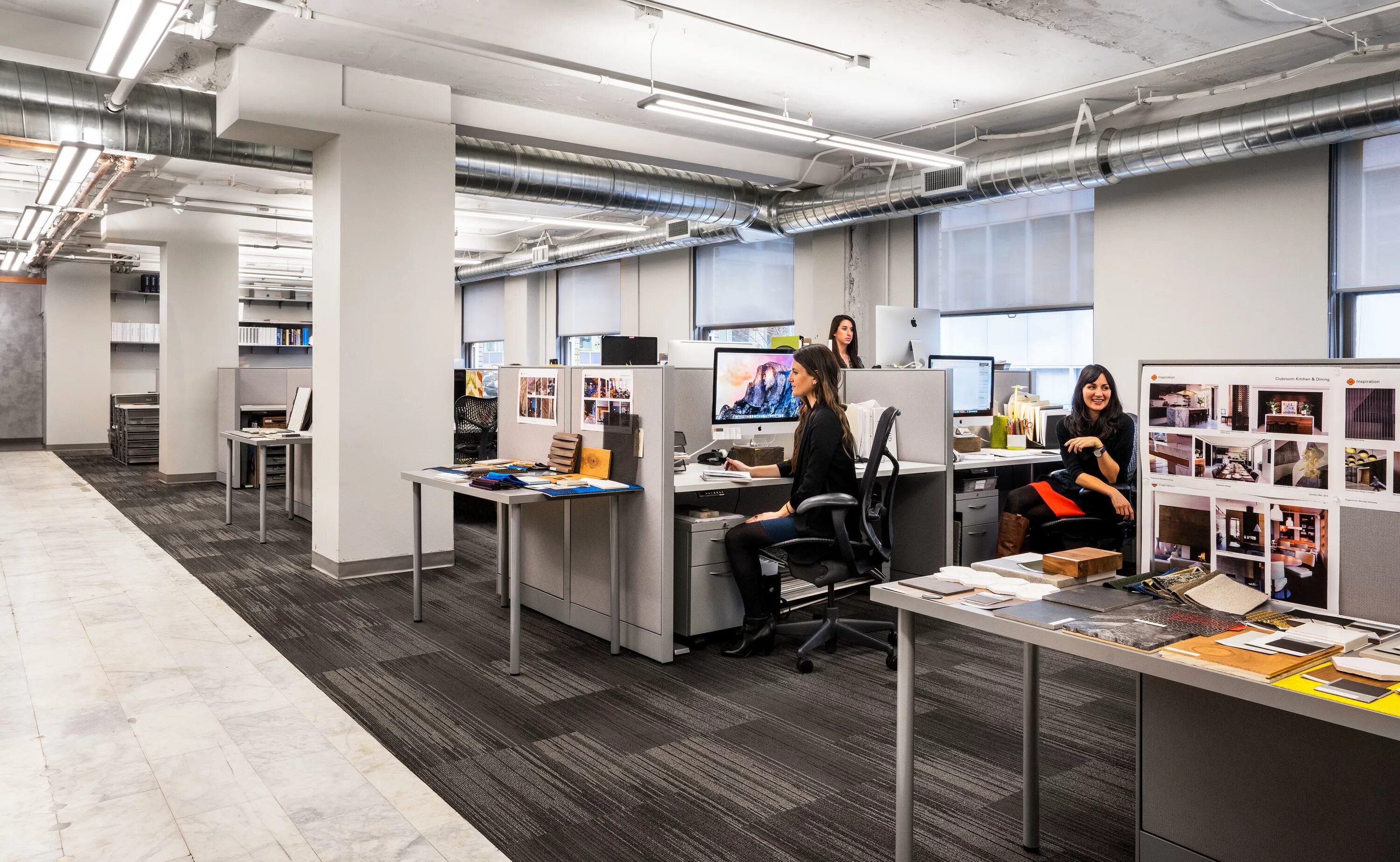 Офис дизайнера. Aux дизайнер. Графический дизайнер. Офис сергея махно. Stolyar design студия.