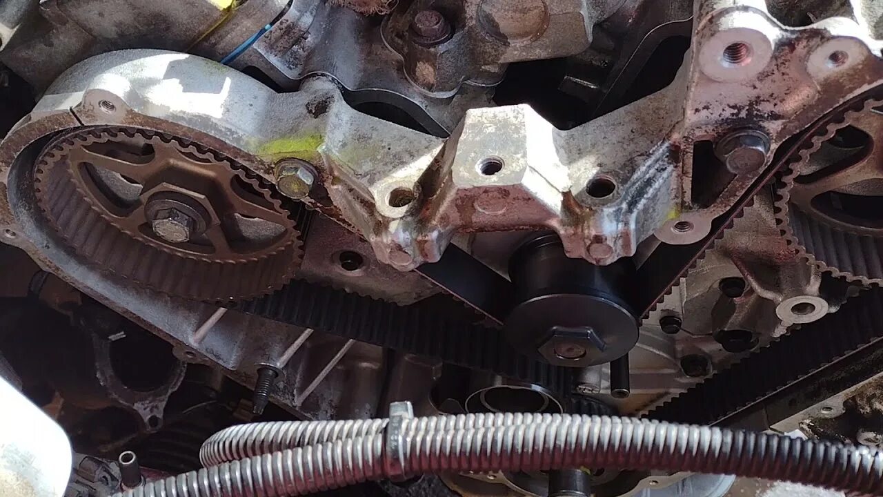 Сальник коленвала chrysler pacifica. 5 бензин. Метки грм крайслер пацифика 3. Грм крайслер пацифика 3. Двигатель крайслер пацифика 3.