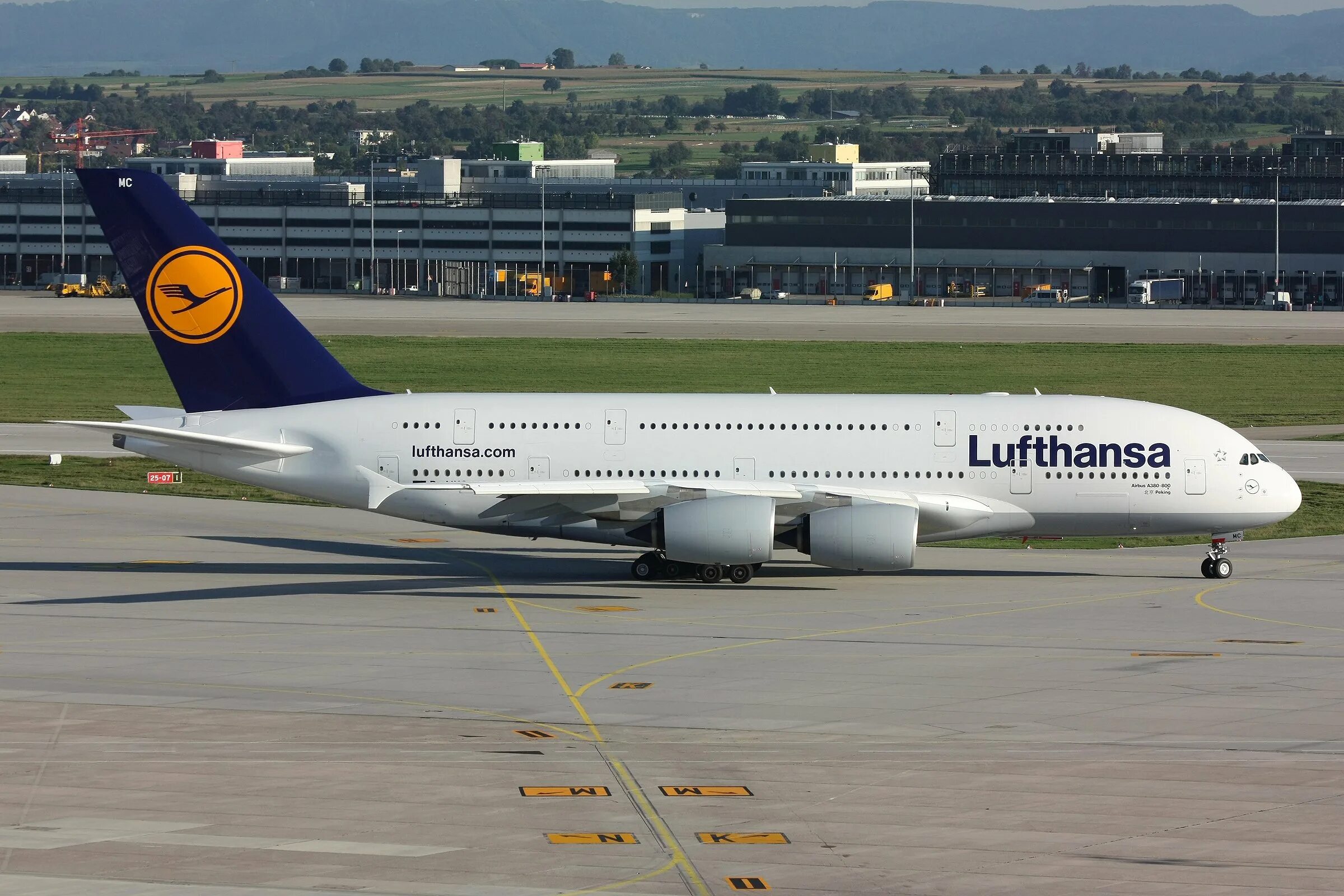 Авиабилеты купить люфтганза. Самолет авиакомпании Люфтганза. Airbus a380 Lufthansa. Авиакомпания Германии Люфтганза. A380 841 Lufthansa.