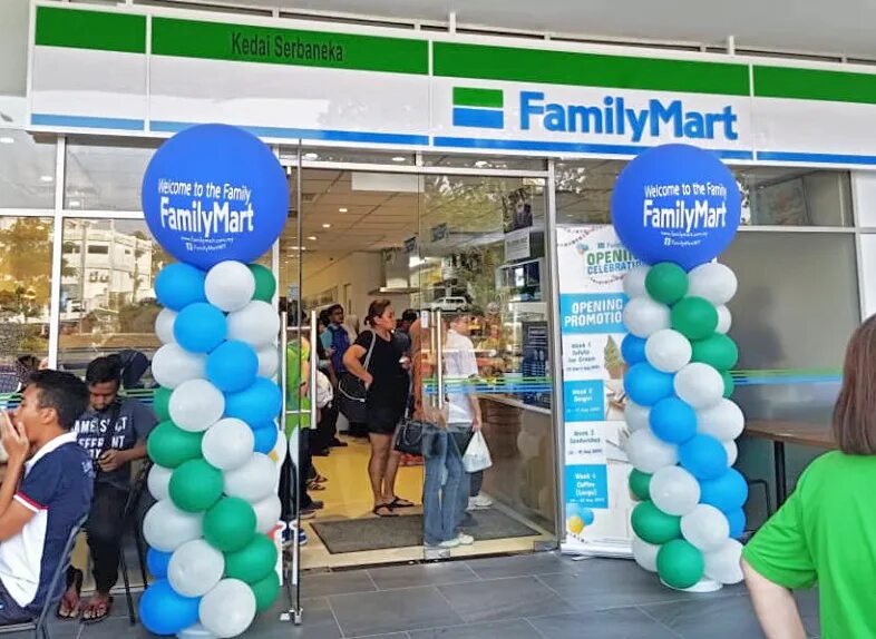 Фэмили март Пхукет. Family Mart модельное агентство. Top's Daily или Family Mart. Family mart