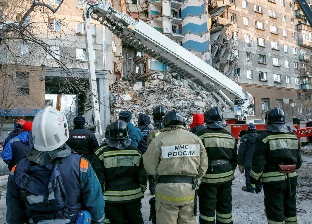 Мчс магнитогорск. Взрыв газа в Магнитогорске 31 декабря. Обрушение дома в Магнитогорске 2019. Взрыв дома в Магнитогорске. МЧС Магнитогорск взрыв.