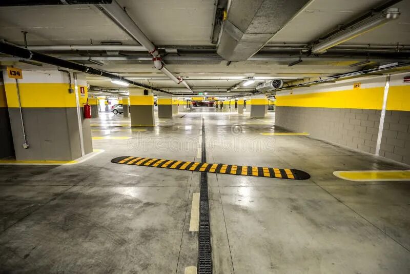 Царская столица паркинг. Полтавский 3 паркинг. Underground parking entrance. Лиговский 232 паркинг. Машиноместо центр