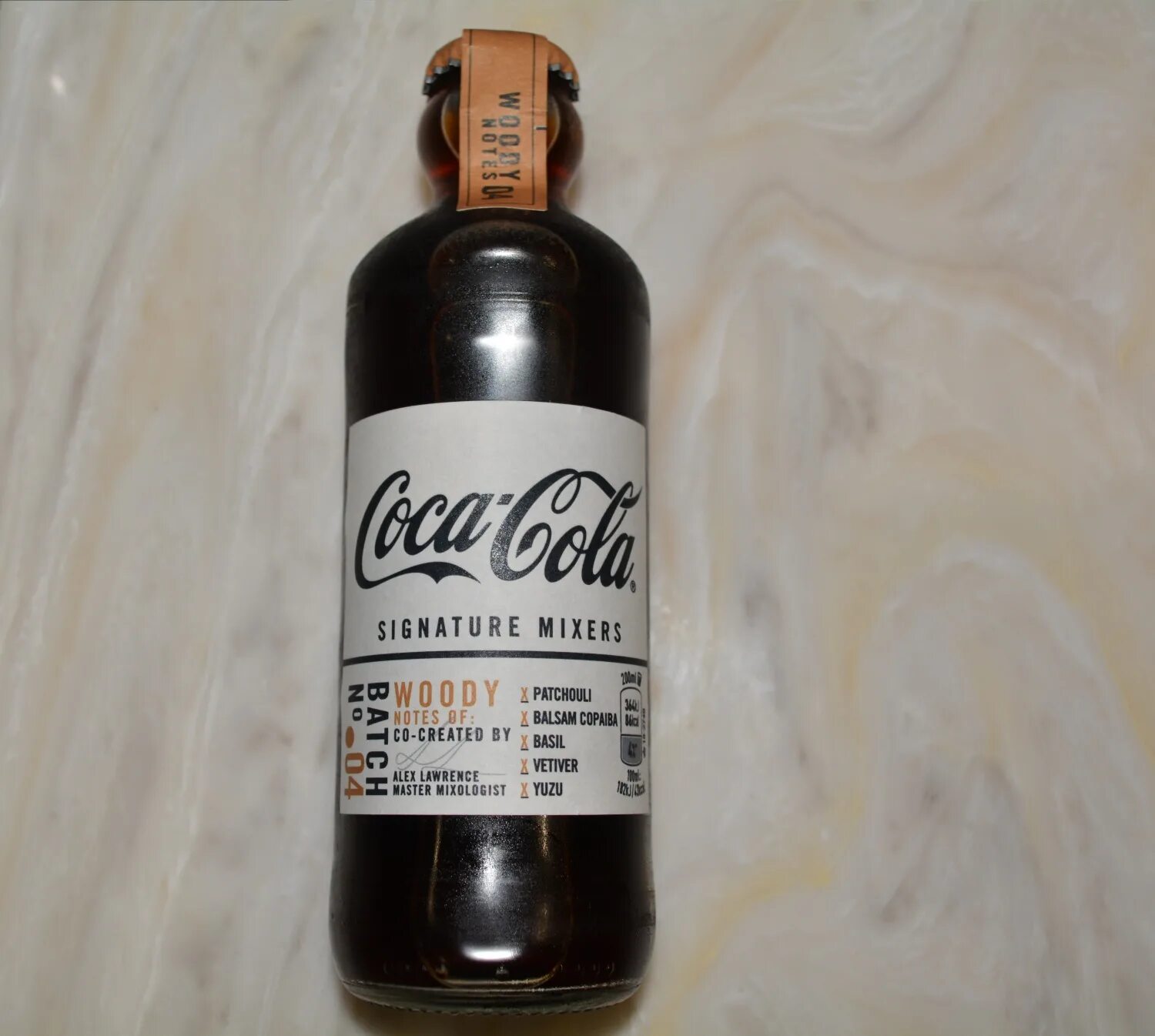 Coca cola signature. Кока кола woody. coca-cola газированный signature woody. coca cola woody notes.