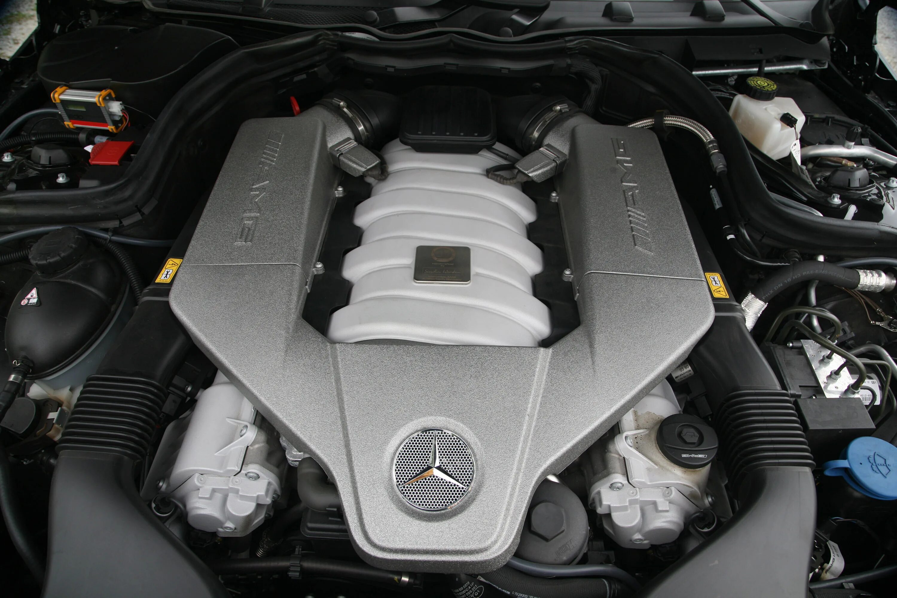 Мотор мерседес 6. Mercedes benz e63 amg двигатель. Mercedes sls amg двигатель. Мерседес 211 двигатель v6. Мотор мерседес 6.