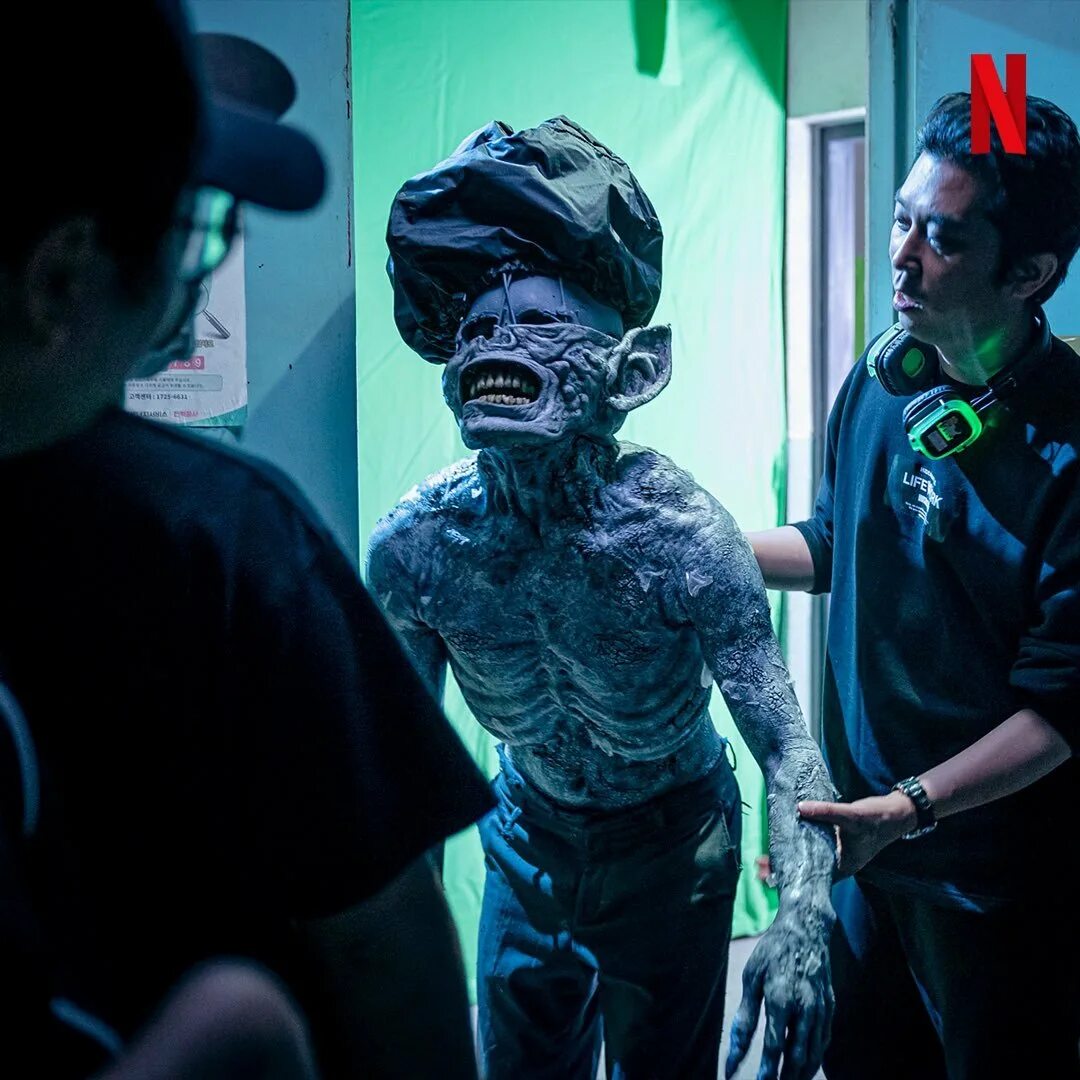 радиоголовый тревор хендерсон. жители дома пытаются спастись от ужасных монстров. жердяй славянская мифология. дом странных детей мисс пелигрин монсты. никто не уйдет живым фильм ицпапалотль.