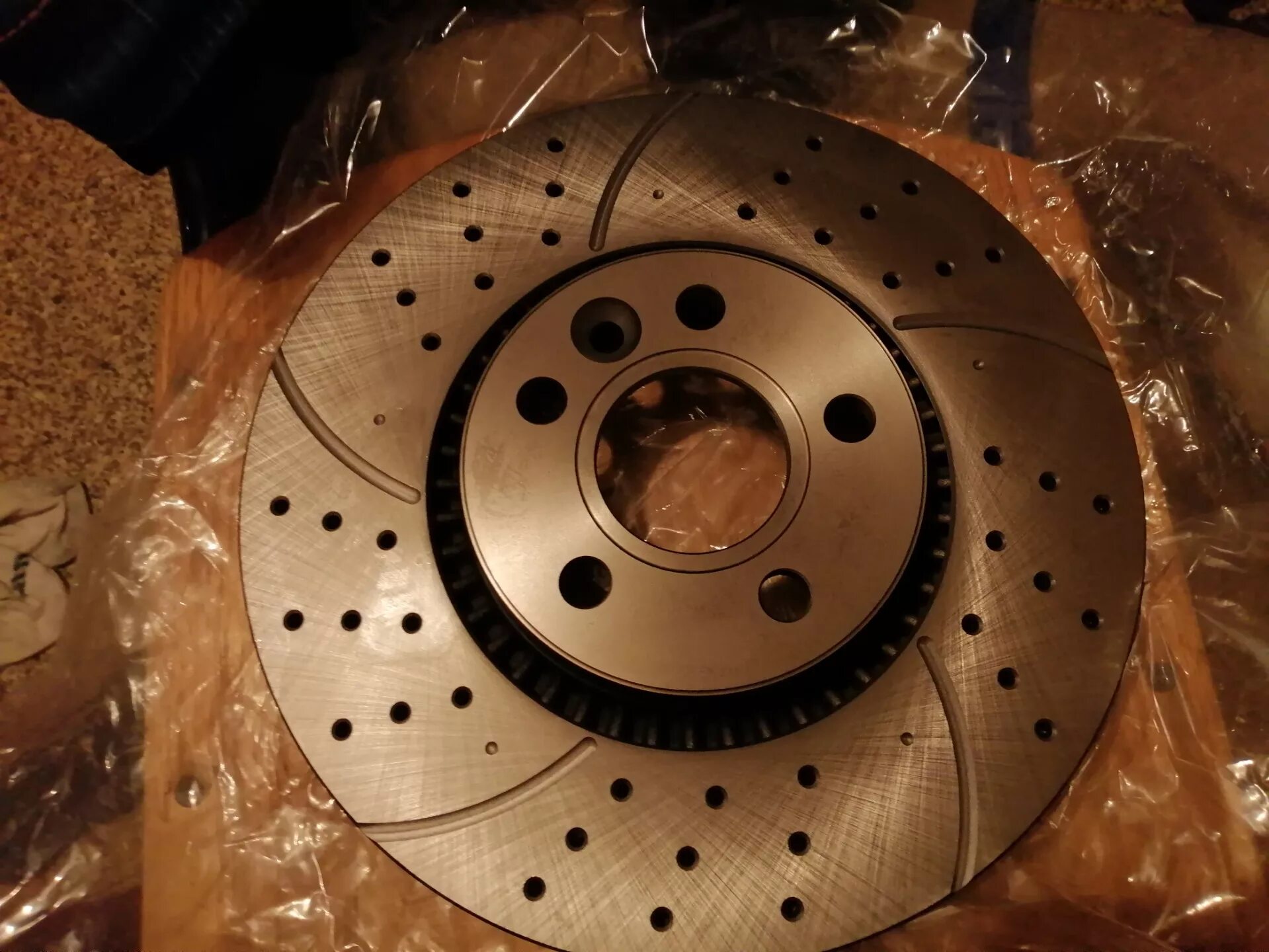 Диск тормозной вентилируемый газ 3110. Газ 3102 дисковые тормоза. Тормозные диски газ 3110 с перфорацией адс. Тормозной диск 3102 ранний. Тормозные диски газ 3110.