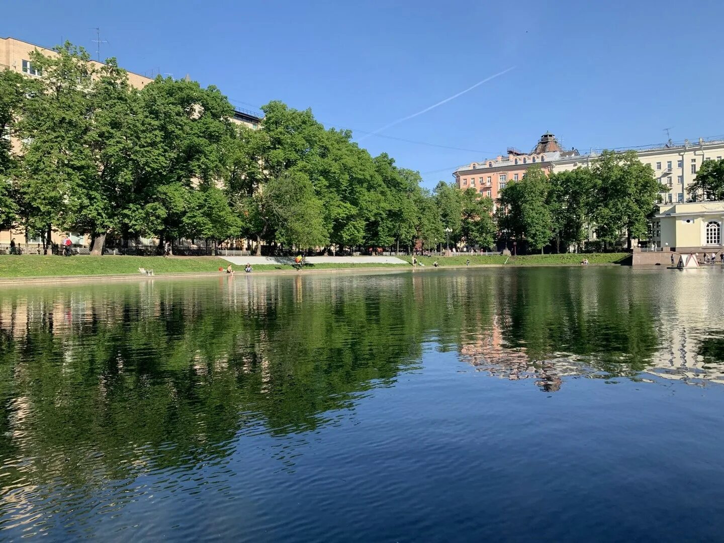 Патриаршие пруды владимир. Сквер патриаршие пруды. Парк патриаршие пруды москва. Чистые пруды и патриаршие пруды. Москвы - патриаршие пруды c.