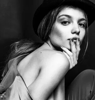 Анна Богдан и Макс Барских: новые прически на фото.