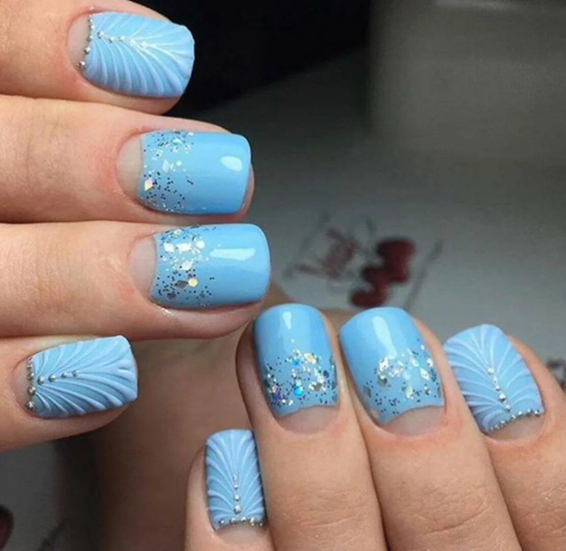 маникюр на короткие ногти ге. зимний маникюр на короткие ногти 2021. новогодний дизайн ногтей. зимний маникюр. новогодний маникюр на короткиненогти.