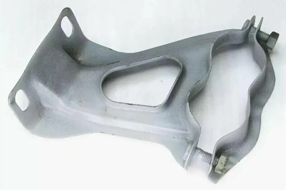 Кронштейн приемной трубы ваз 2108. Кронштейн приемной трубы газель соболь. Кронштейн приемной трубы 2108. Кронштейн приемной трубы газель, соболь бизнес дв. Кронштейн крепления катализатора ваз 2110.