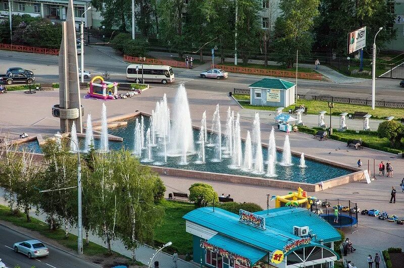 Площадь 50 лет. Фонтан баргузин иркутск. площадь 50 лет октября иркутск. сквер на баргузине иркутск. сквер 50 лет октября иркутск.