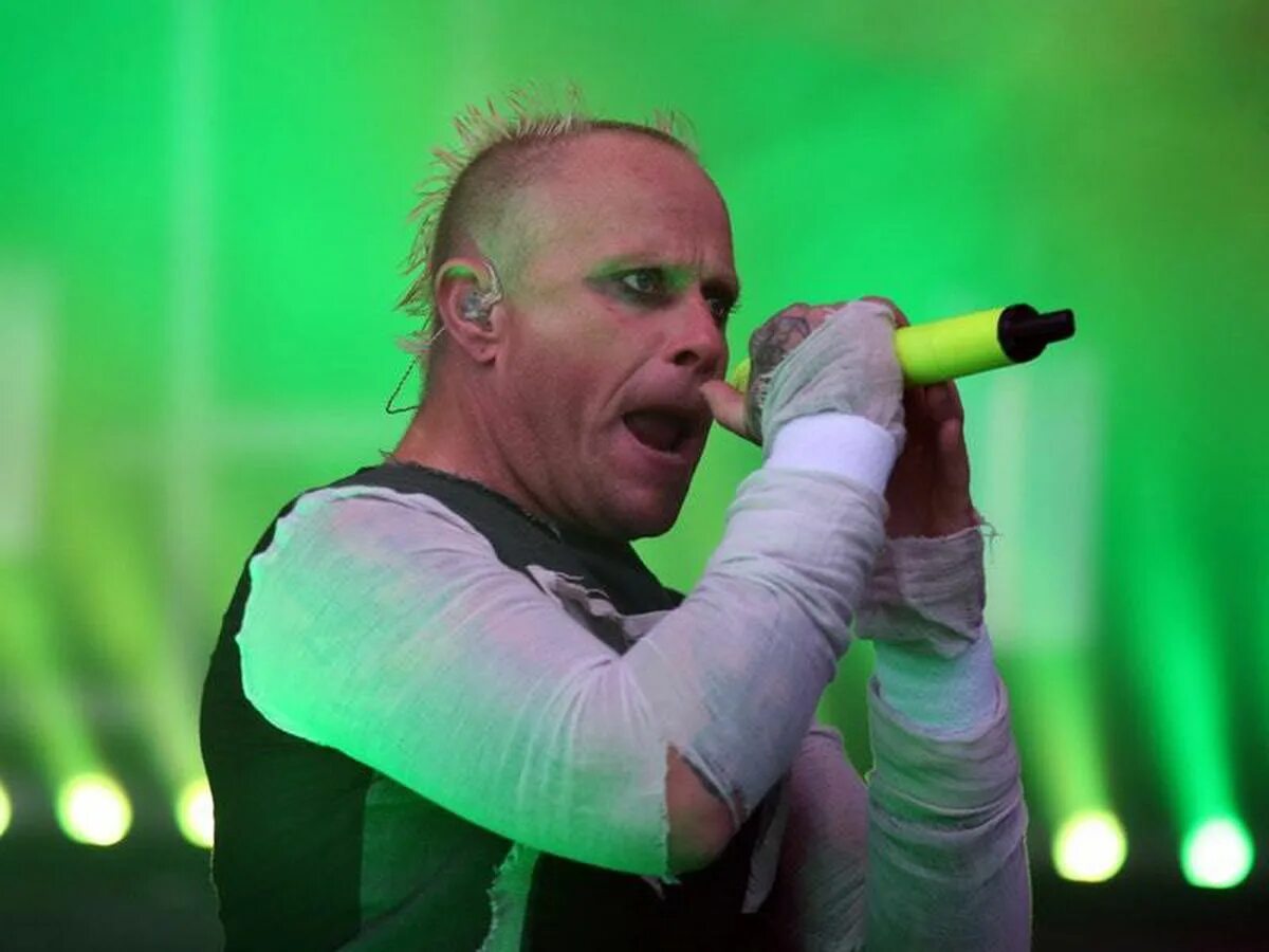 Солист продиджи кейт. The prodigy keith flint. солист группы prodigy. продиджи кейт флинт. вокалист продиджи кейт флинт.