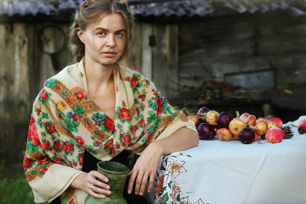 Деревенские женщины. Красивые крестьянки. Современная крестьянка. Девушка крестьянка