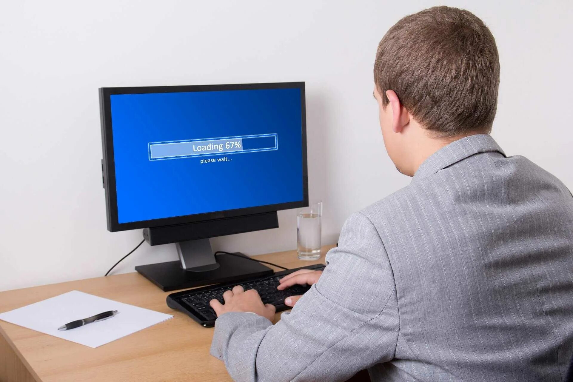 Software for your computer. Использовать интернет на белом фоне. software installation photo. to undo in computer?. download something from internet.