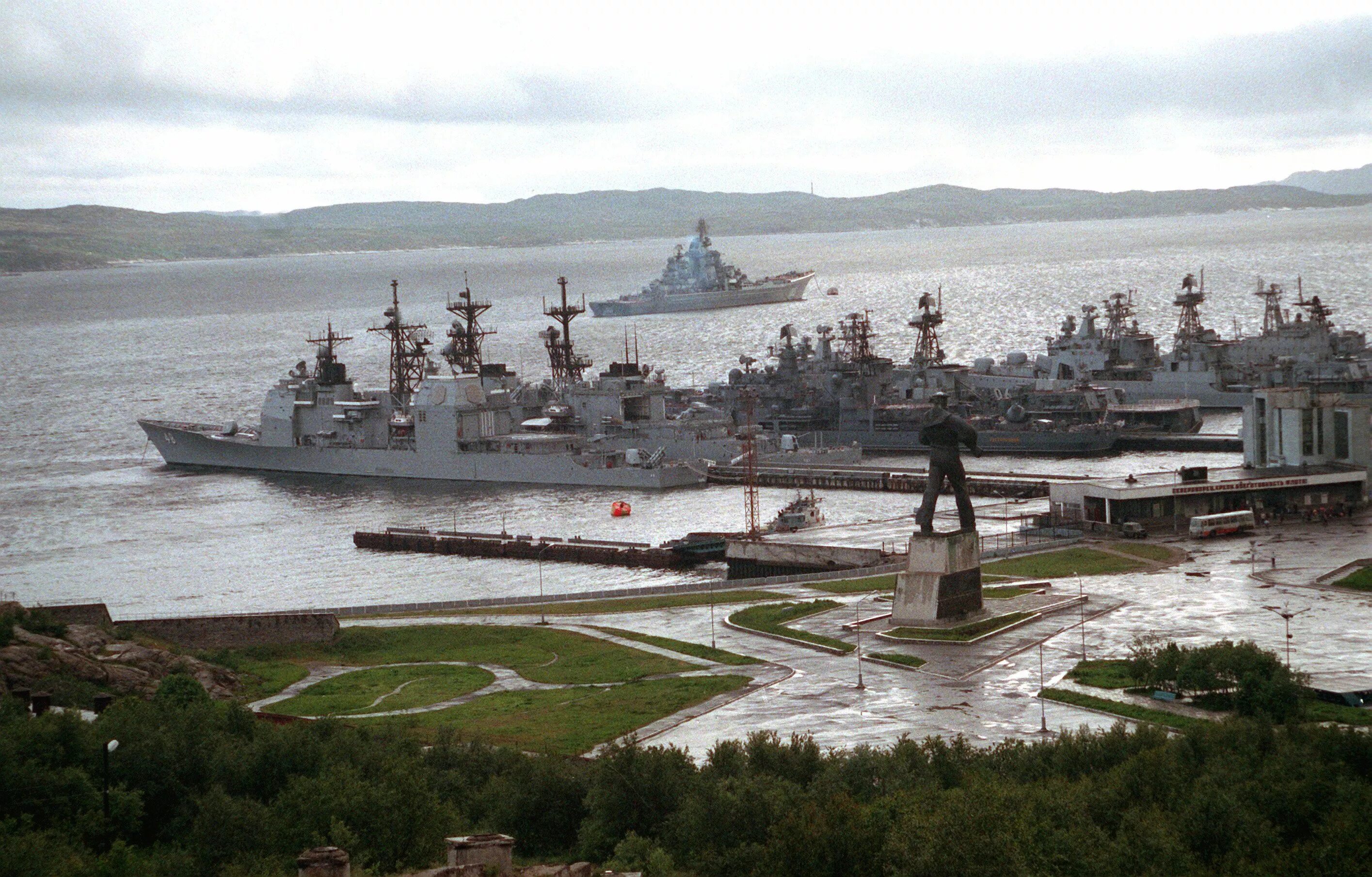 Ружо североморск. Североморск база северного флота. североморск столица северного флота. база вмф в североморске. североморск порт.