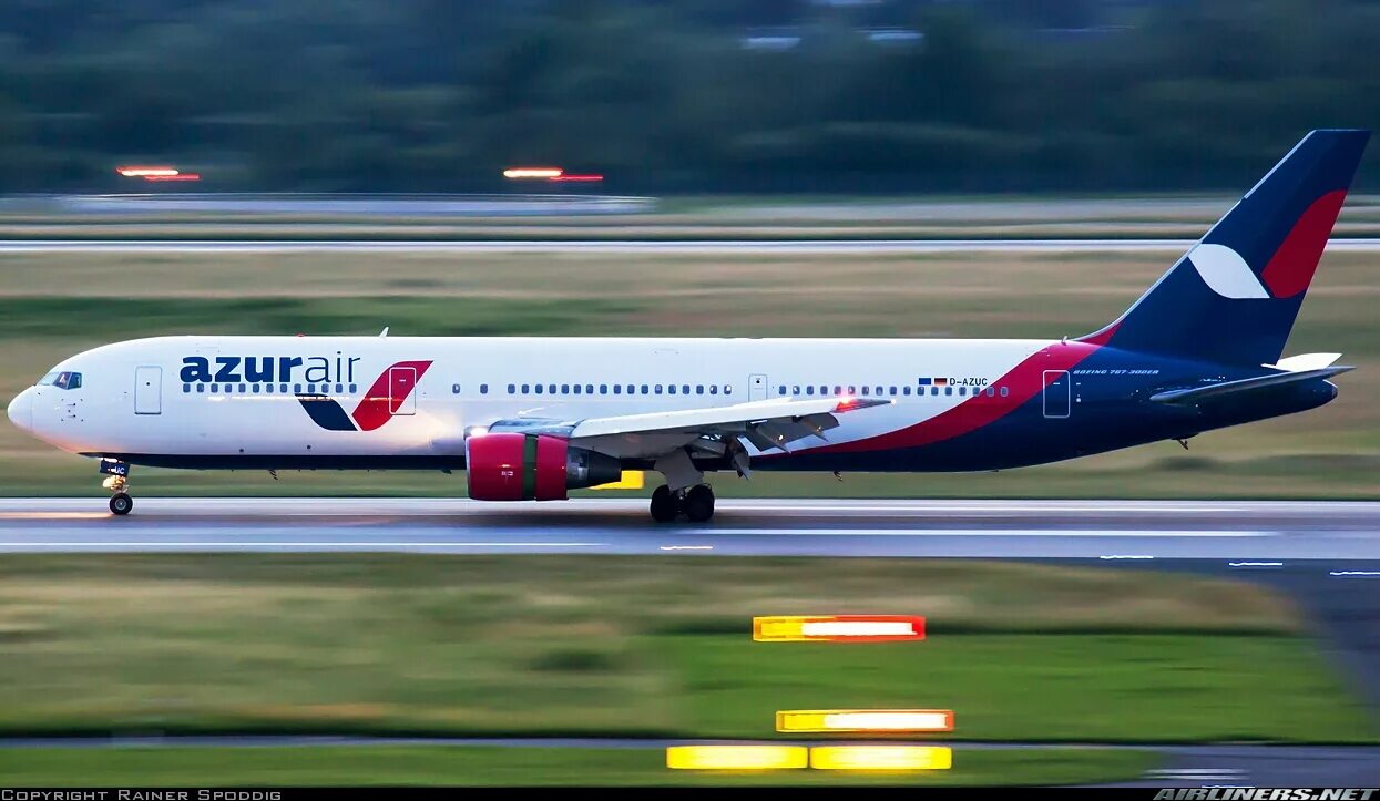 Boeing 767 azur air. Азур 767-300. Боинг 767 Азур. Боинг 767 300 Азур. Самолёт Боинг 767-300 Азур.