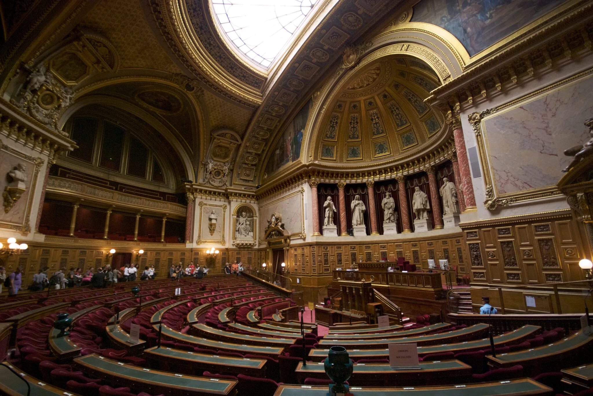 Высший орган парламента. Сенат Франции. Сенат (верхняя палата парламента) Франции. Парламент Франции зал заседаний. Сенат и национальное собрание Франции.