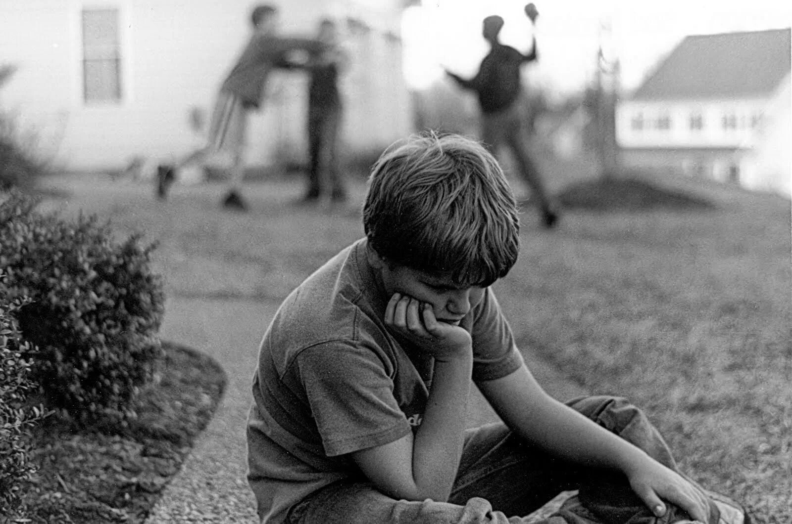 Огорчение подростка. Подросток в печали. Социальная боль. Sad boy. Can i sad