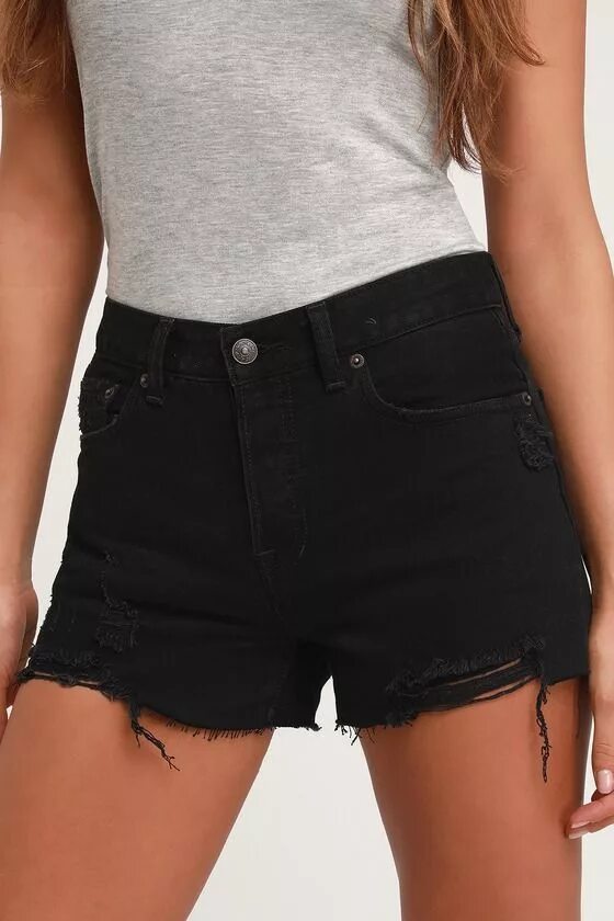 The shorts are black. Шорты тнф карго. Кожаные шорты befree. Черные джинсовые шорты подростковые. Шорты черные y2k.