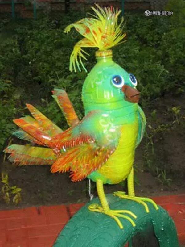 попугай из пластиковых бутылок. большие попугаи. поделки из бутылок попугай. попугай из пластиковых бутылок. попугай из пластмассовых бутылок.