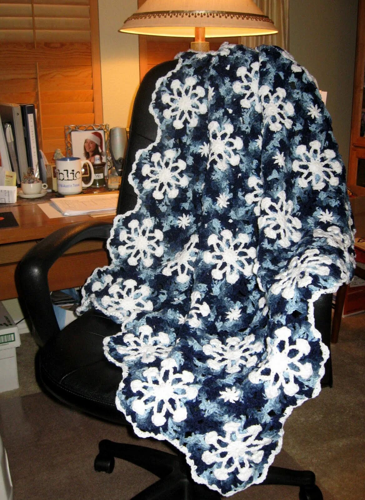 Покрывало снежинки 200×240. Плед со снежинками. Покрывало со снежинками. Плед этель снежинки 150х200. Флис новый год.