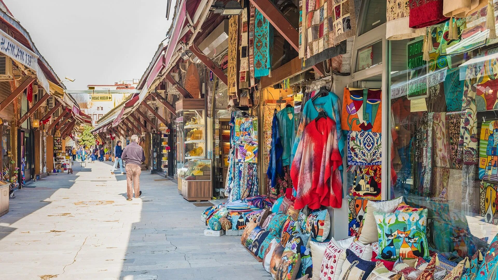 Стамбул где купить. Араста базар в Стамбуле. Рынок Османбей в Стамбуле. Рынок Араста в Стамбуле. Гранд базар Стамбул.