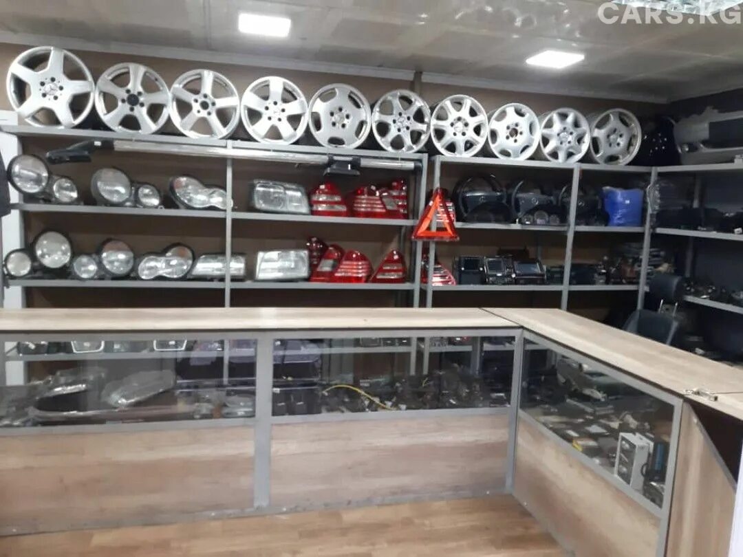 Магазин автозапчастей. Автозапчасти свао. Автомагазин мерседес. Автомагазин мерседес. Запчасти на спринтер 906.
