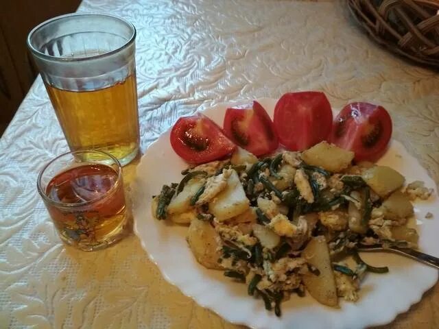 С чем пьют медовуху. Закуска под медовуху. Закуска к коньяку. Бокал под медовуху. Закуска к медовухе.