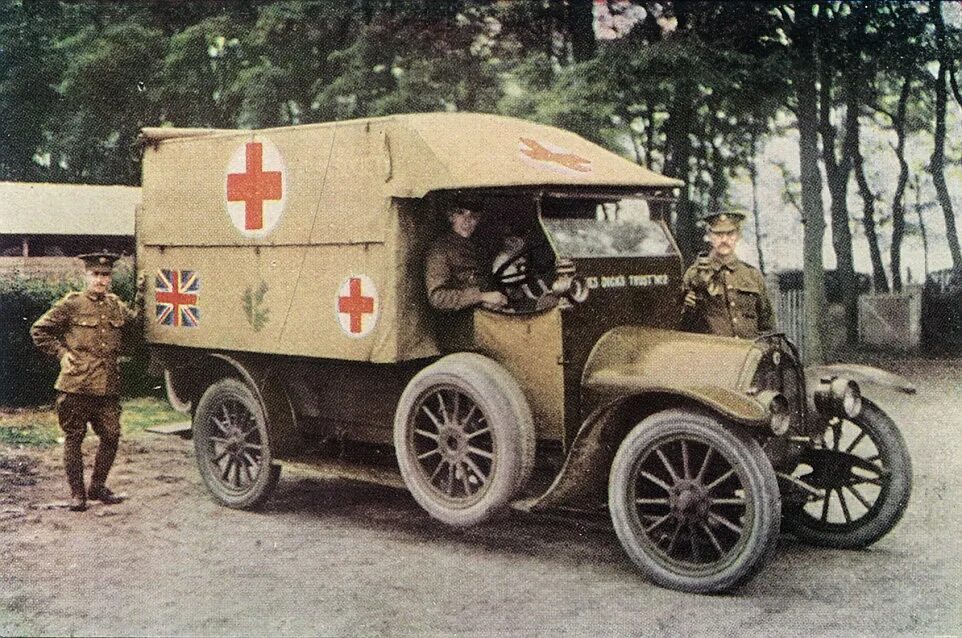 Автомобили первой мировой. Автомобили первой мировой войны 1914-1918. Грузовик Фиат 1918 года. Санитарные автомобили первой мировой войны. Fiat 1914 грузовик.