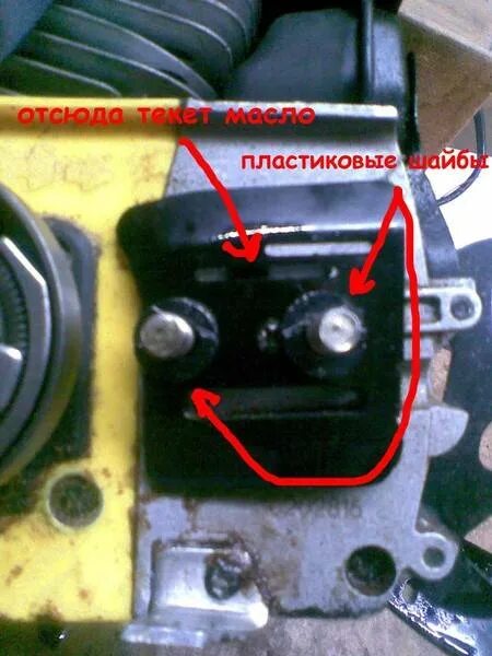 Течет масло бензопила чемпион 254. Чемпион 137 регулировка подачи масла. Бензопила чемпион 137 смазка цепи. Бензопила партнер 350 течет масло смазки цепи.