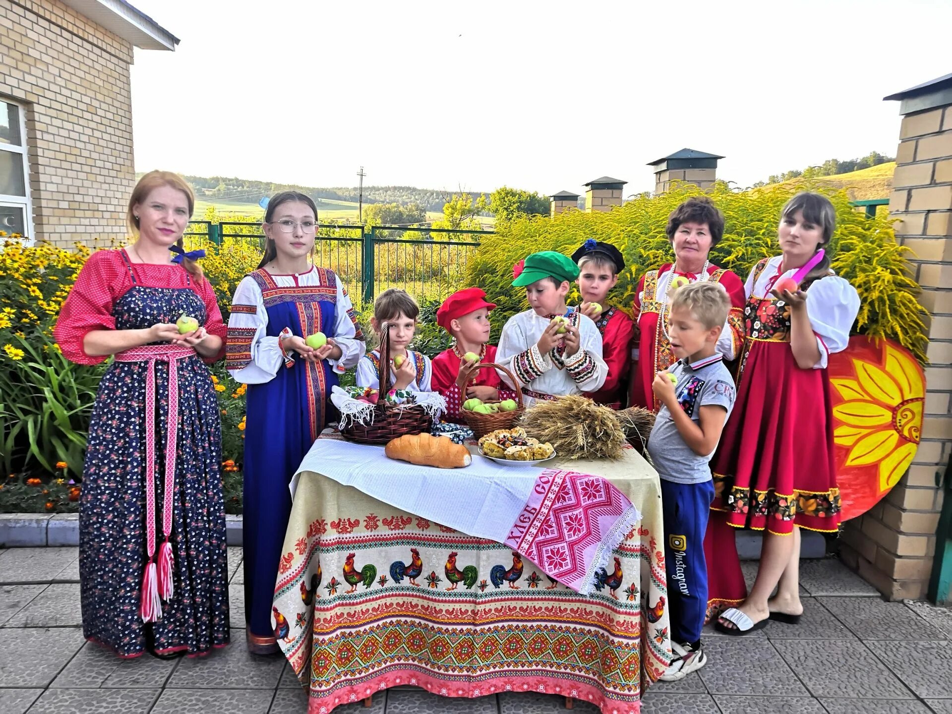Фольклорный праздник яблочный спас. Три Спаса. Праздник Орехово - медовый спас-. Праздник двора Бугульма