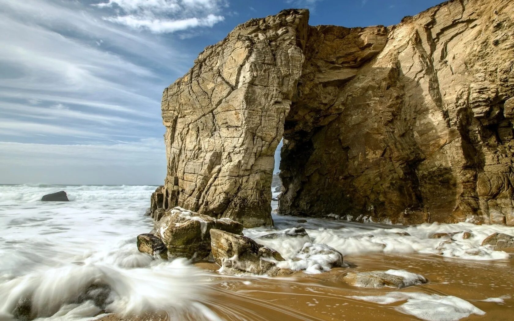Море скалы. Скалы ущелья море. Фото скалы. Море скалы картинки. Забытые скалы
