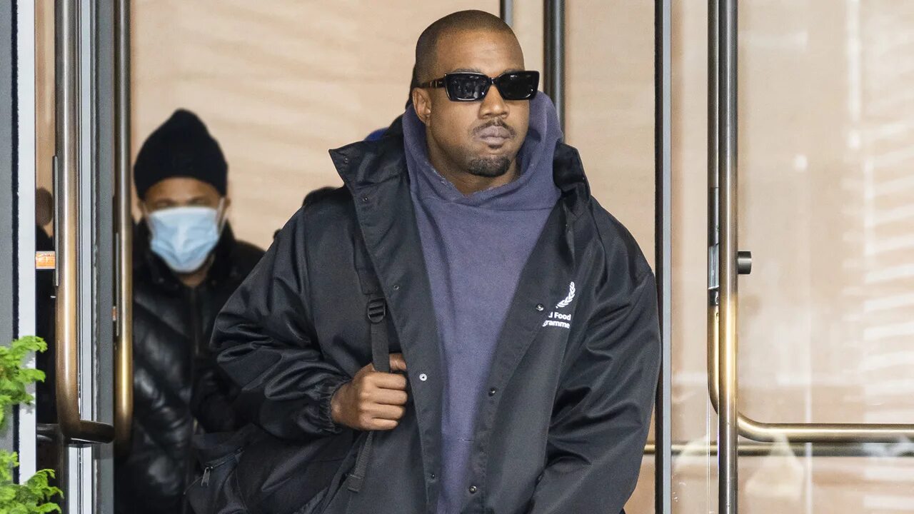Канье вест donda. Канье вест 2004. Уэст в москве. Кани уэст 2024. Канье уэст в очках.
